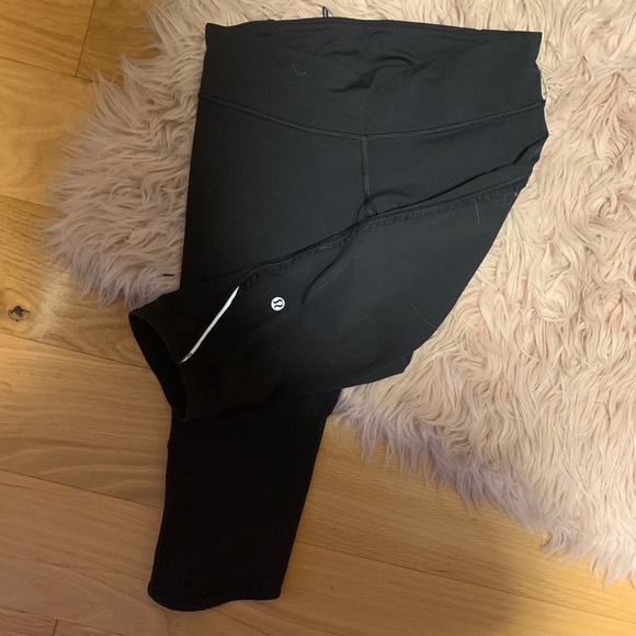 Lululemon Run Fast & Free Ruffle Crops - Picture 3 of 7